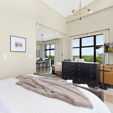 Apartment The Eighth Luxury Penthouse In Fourth Ward *