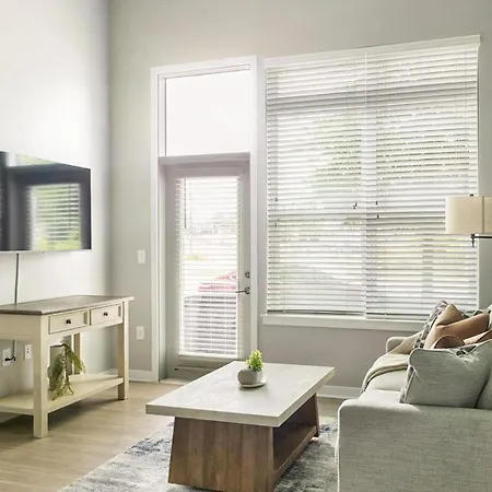 Landing Beautiful 2bd Gym Apartment