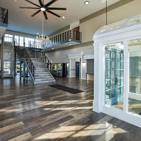 Apartment Relaxing Mins From Local Parks And Hospitals, 2410