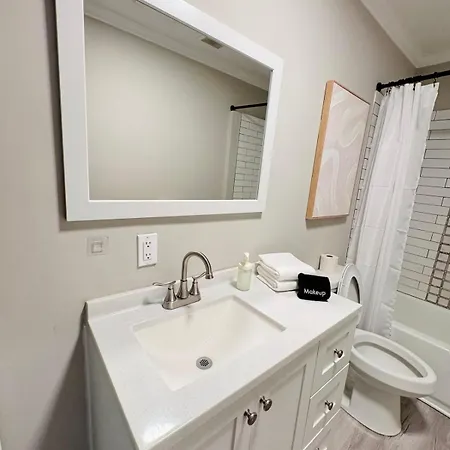 Charming And Renovated Close To Airport And Uptown Apartment Charlotte