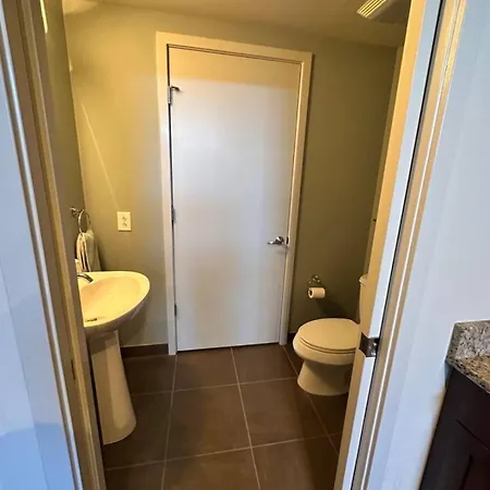 Luxury Furnished 1br In The Heart Of The Charlotte