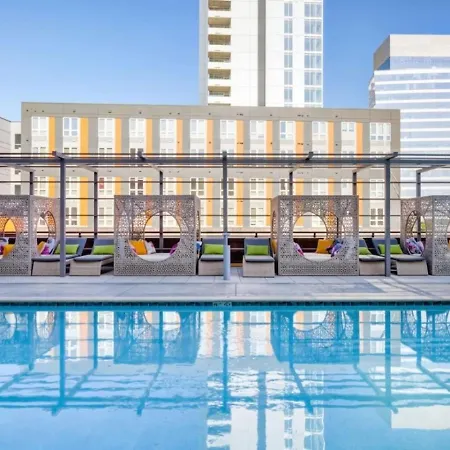Apartment Uptown Haven - Free Parking, Pool, Walkable