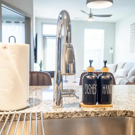 Stylish, Comfortable 2bd Abode Near Dt Matthews Charlotte