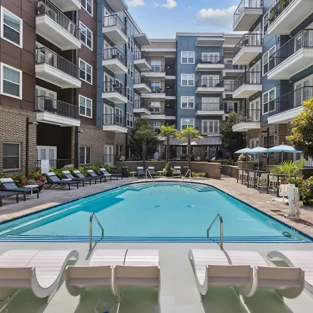 Apartment Luxury 2br Near Uptown Pool, Gym, Bbq