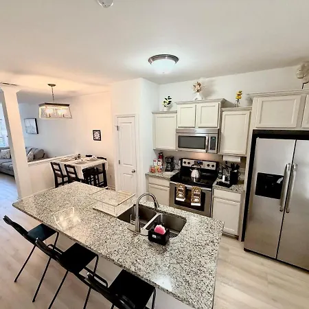 Apartment Modern South Townhome Near Carowinds