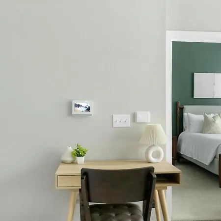 Landing Beautiful 2bd Gym Apartment