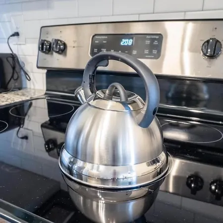 Apartment Stylish, Comfortable 2bd Abode Near Dt Matthews
