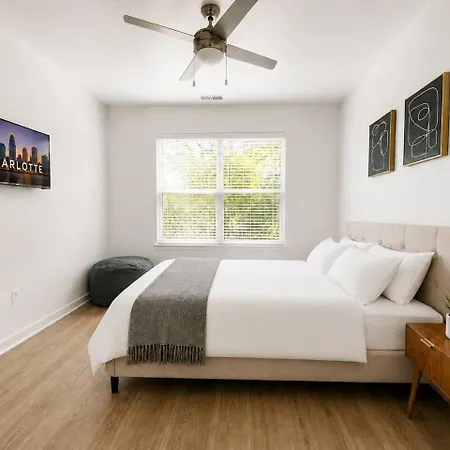 Luxury 2br Near Uptown Pool, Gym, Bbq Apartment *