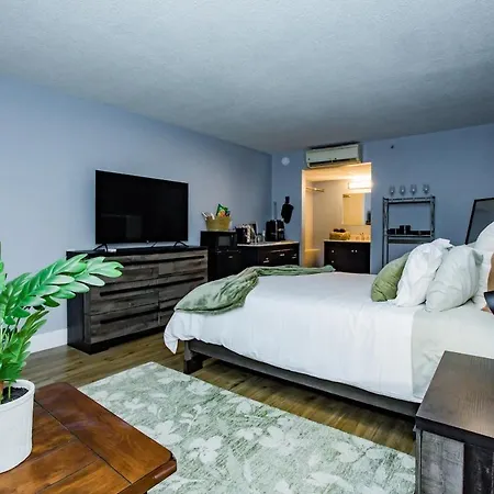 Apartment Relaxing Mins From Local Parks And Hospitals, 2410