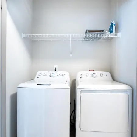 Stylish, Comfortable 2bd Abode Near Dt Matthews Apartment