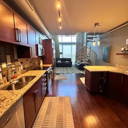 Luxury Furnished 1br In The Heart Of The *