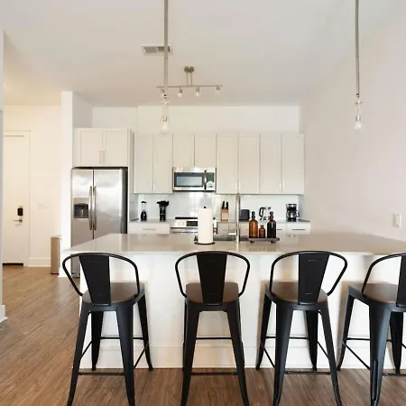 Cozy Carolina - Free Parking, Gym, Pool Charlotte