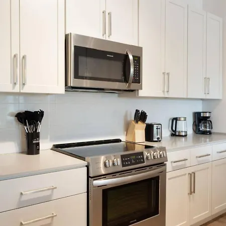 Cozy Carolina - Free Parking, Gym, Pool Apartment *