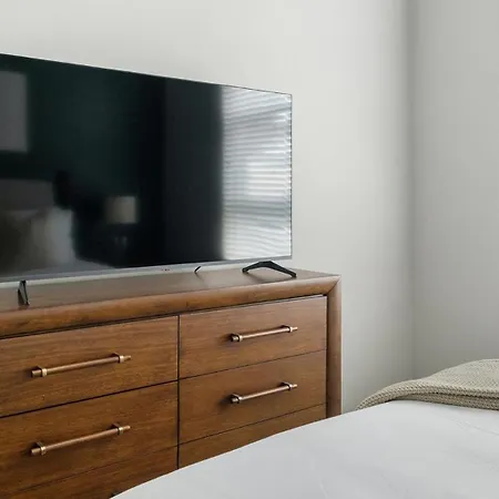 Landing Beautiful 2bd Gym Charlotte
