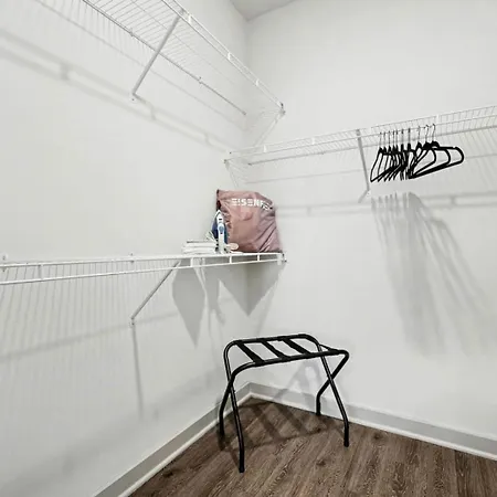 Luxury 1br Near Noda & Uptown Apartment