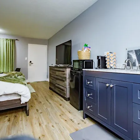 Relaxing Mins From Local Parks And Hospitals, 2410 Apartment Charlotte