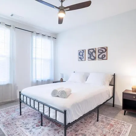 Stylish, Comfortable 2bd Abode Near Dt Matthews Charlotte