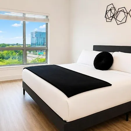 Luxury Uptown 2br Rooftop Pool Gym & Skyline Views * Charlotte