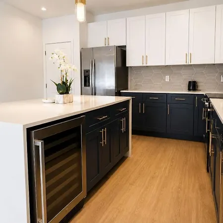 Luxury 2br Near Uptown Pool, Gym, Bbq *