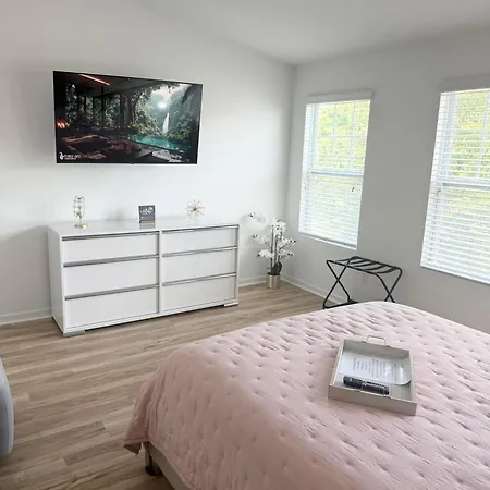 Modern South Townhome Near Carowinds