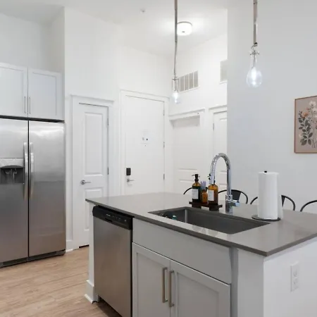 Apartment Queen Luxe - Free Parking, Pool, Charlotte