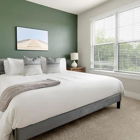 Landing Incredible 2bd Gym Game Apartment