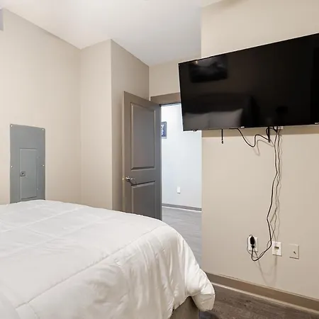 Apartment Prime Uptown Location Near Restaurants & Nightlife