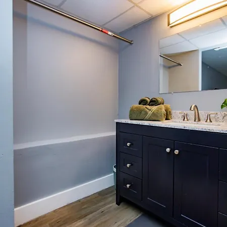 Relaxing Mins From Local Parks And Hospitals, 2410 Apartment *