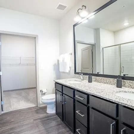 Stylish, Comfortable 2bd Abode Near Dt Matthews * Charlotte