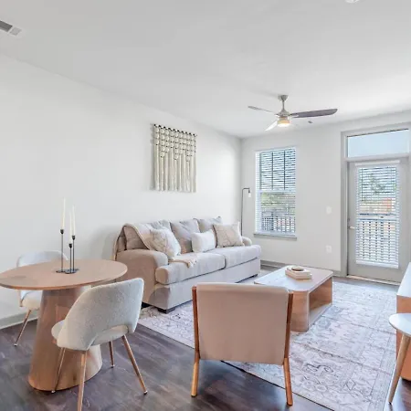 Warm, Inviting 2bd In Matthews
