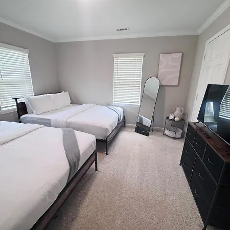 Charming And Renovated Close To Airport And Uptown