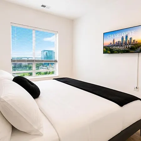 Luxury Uptown 2br Rooftop Pool Gym & Skyline Views * Charlotte