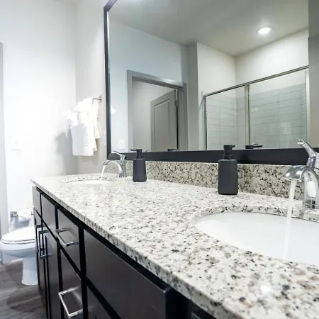 Apartment Stylish, Comfortable 2bd Abode Near Dt Matthews