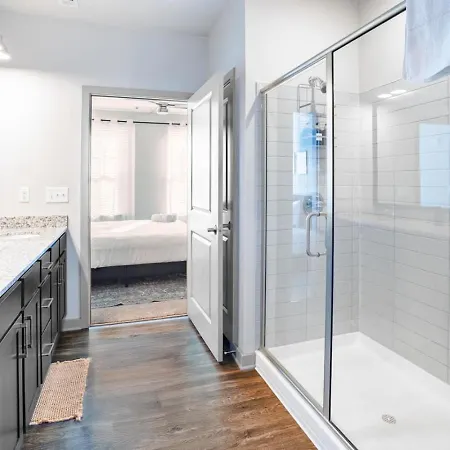 Stylish, Comfortable 2bd Abode Near Dt Matthews Apartment *