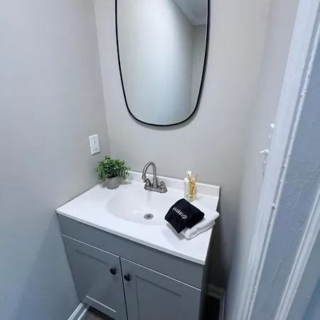 Charming And Renovated Close To Airport And Uptown Apartment Charlotte