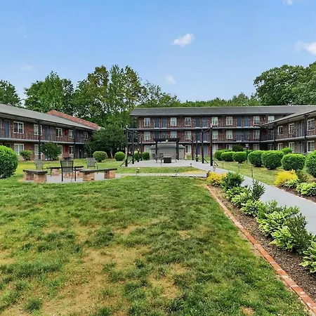 Apartment Cozy Mins To Atrium Health Nascar Hof &cdia *