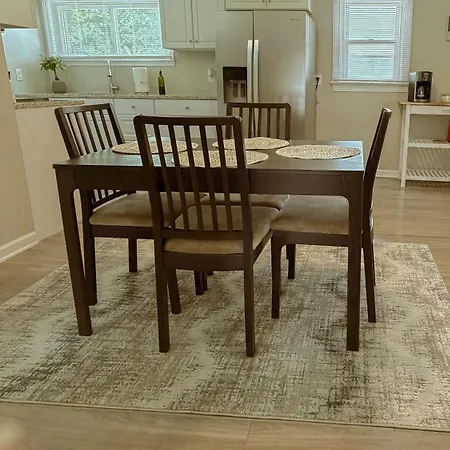Retreat Porch Swing At 606 Clt Apartment Charlotte