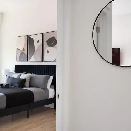 Carolina Luxury - Free Parking, Pool, Gym Apartment *