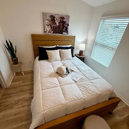 Modern South Townhome Near Carowinds *