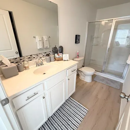 Modern South Townhome Near Carowinds Apartment *