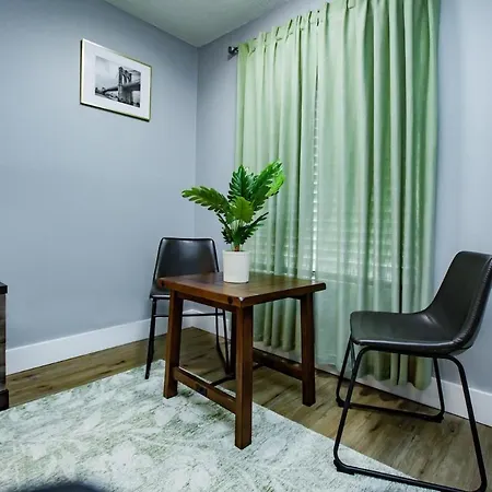 Apartment Relaxing Mins From Local Parks And Hospitals, 2410