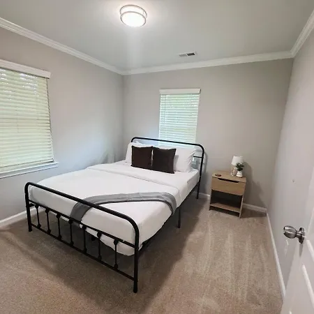 Apartment Charming And Renovated Close To Airport And Uptown