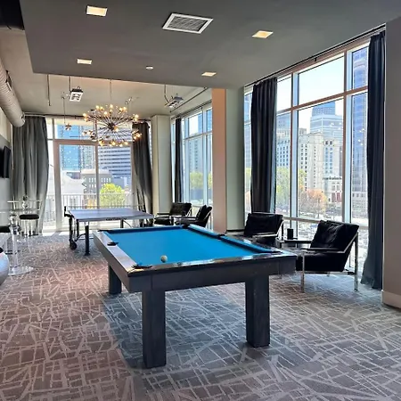 Luxury Furnished 1br In The Heart Of The Apartment