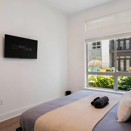 Apartment Uptown Haven - Free Parking, Pool, Walkable Charlotte