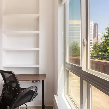 Carolina Luxury - Free Parking, Pool, Gym Apartment Charlotte