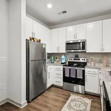 Luxury 1br Near Noda & Uptown *