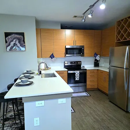 Apartment Prime Uptown Location Near Restaurants & Nightlife *
