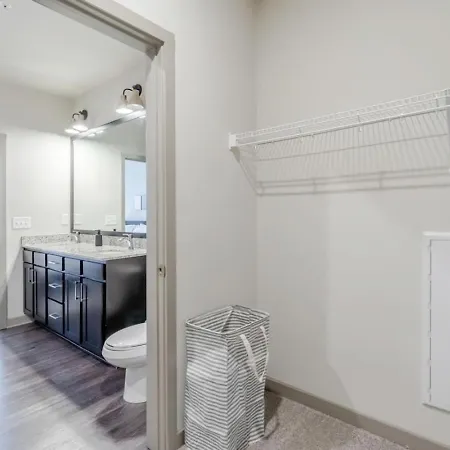 Apartment Bright, Cozy 3bd In Heart Of Matthews *