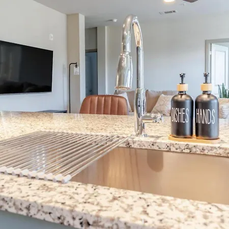 Apartment Bright, Cozy 3bd In Heart Of Matthews Charlotte