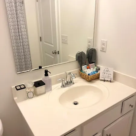 Apartment Modern South Townhome Near Carowinds *